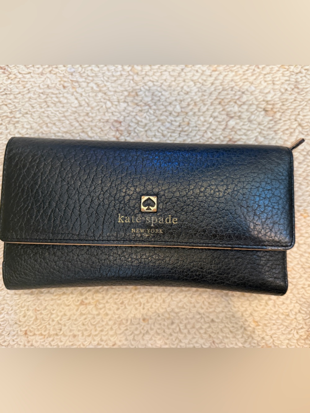 kate spade black pebbled leather continental wallet with gold logo
